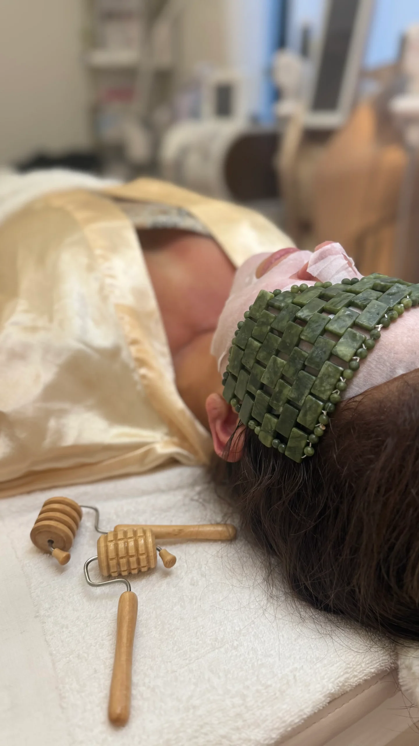 Mascarillo y maderoterapia facial